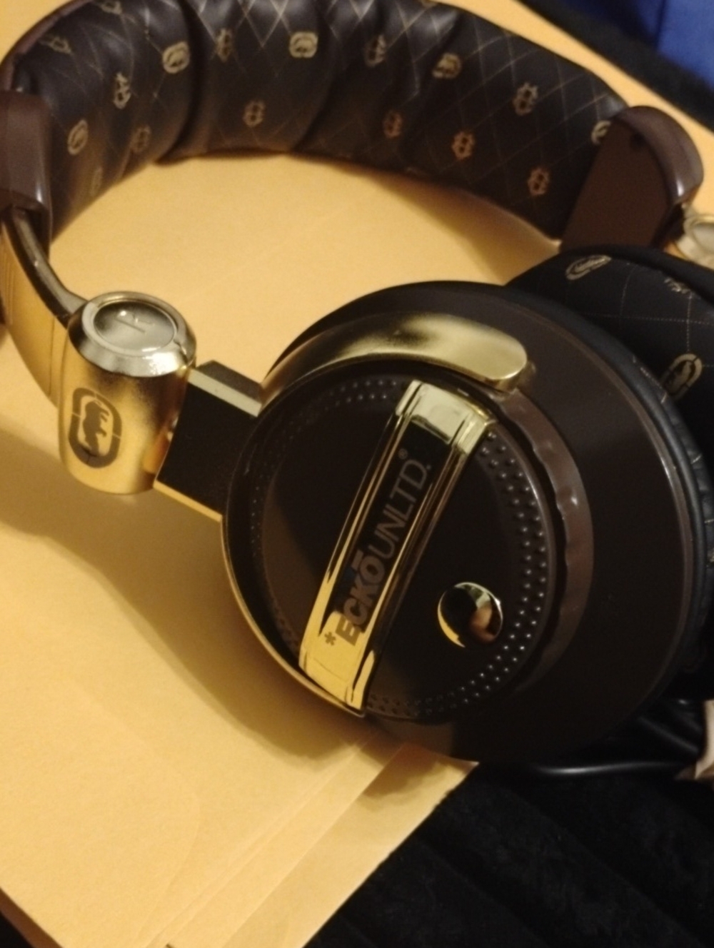 MARC ECKO LIMITED HEADPHONES EXCELLENT CONDITION
